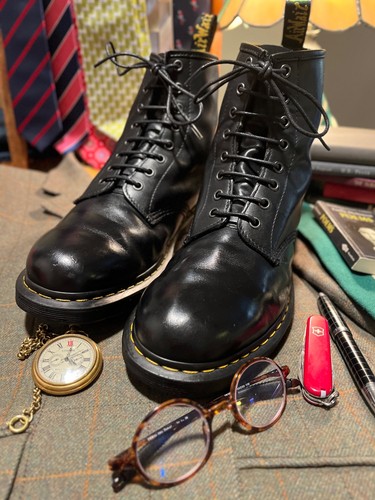Detailed polished new laces - new,